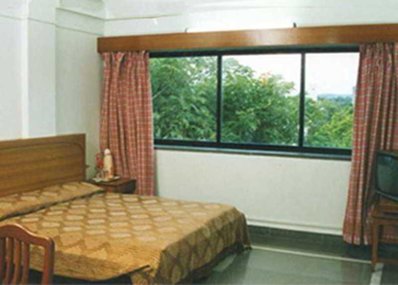 Hotel Meru Пуна Экстерьер фото