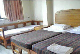 Hotel Meru Пуна Экстерьер фото