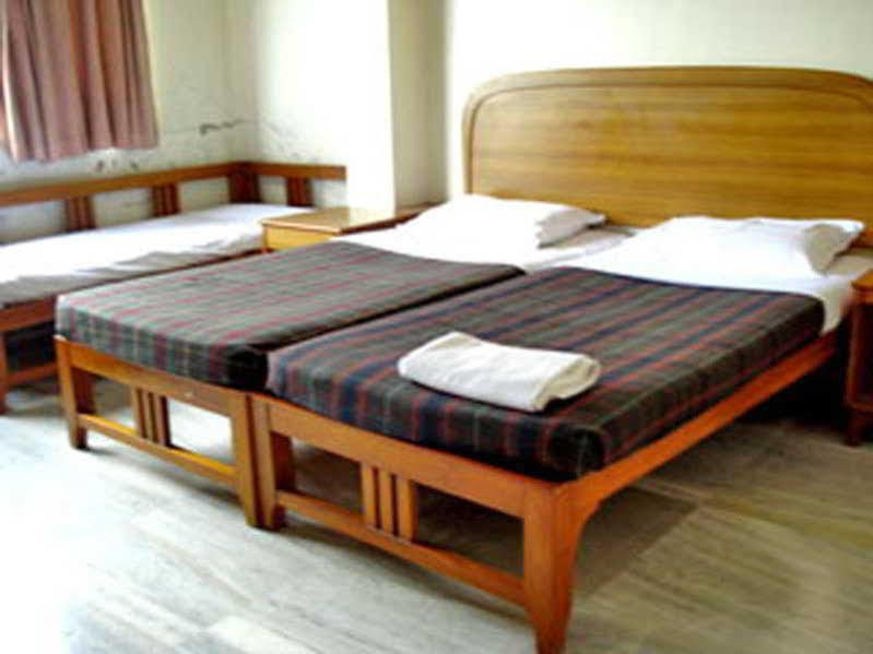 Hotel Meru Пуна Экстерьер фото